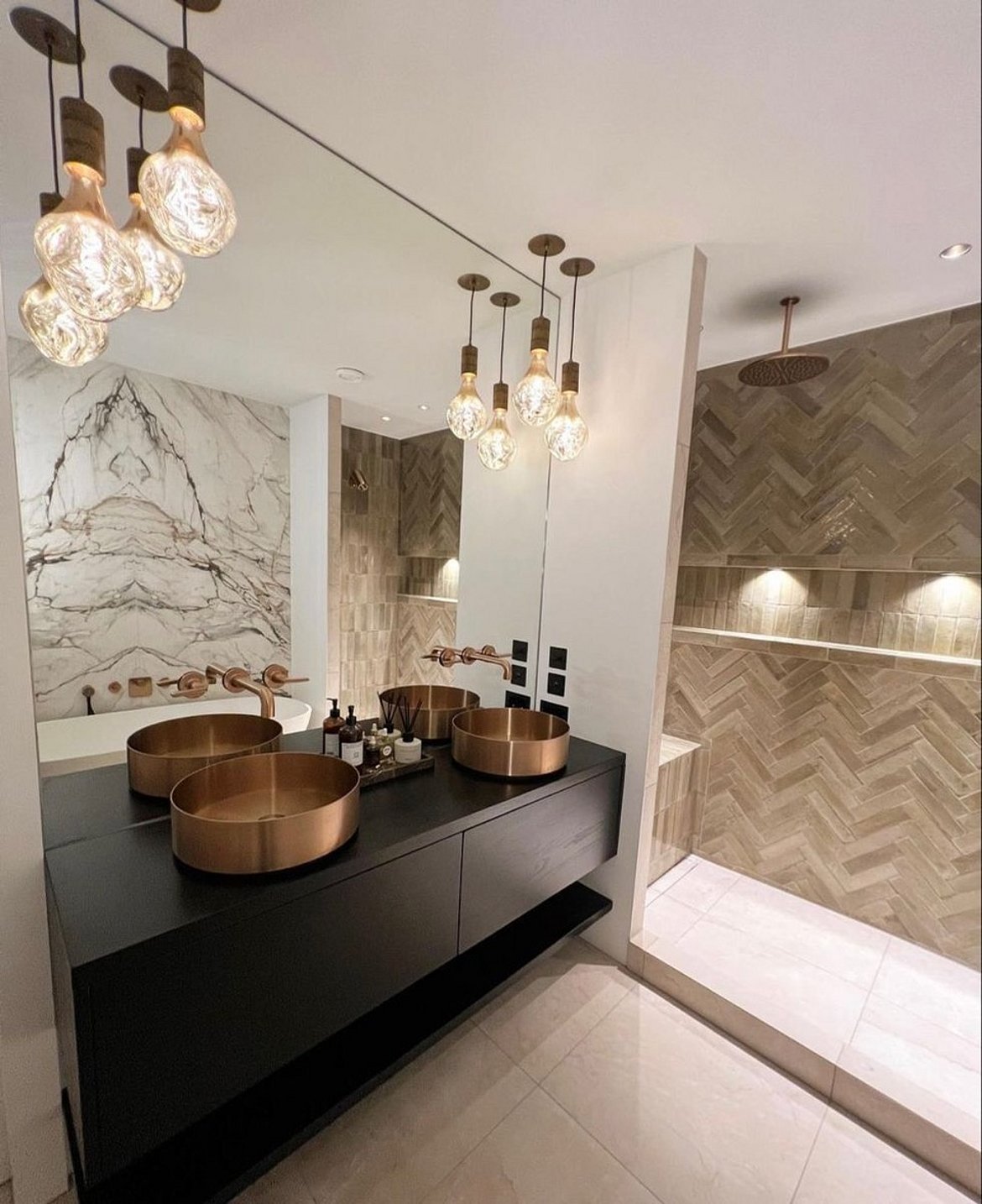 Luxe badkamer geïnstalleerd door Boekee Installaties